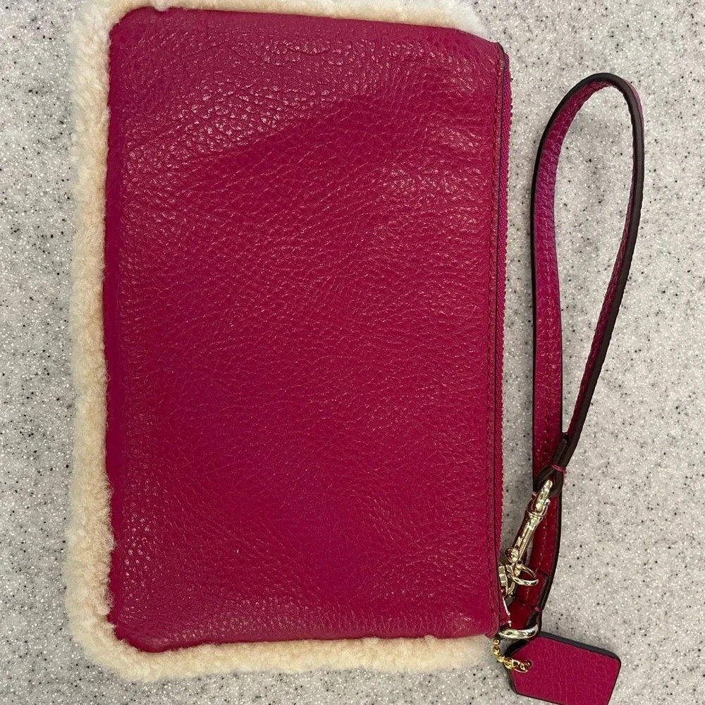 Coach Fuchsia‎ Wristlet with Shearling Accent EUC - Picture 2 of 8